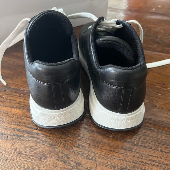 AUTHENTIC PRADA CALF LEATHER LOW TOP SNEAKERS - Picture 4 of 11